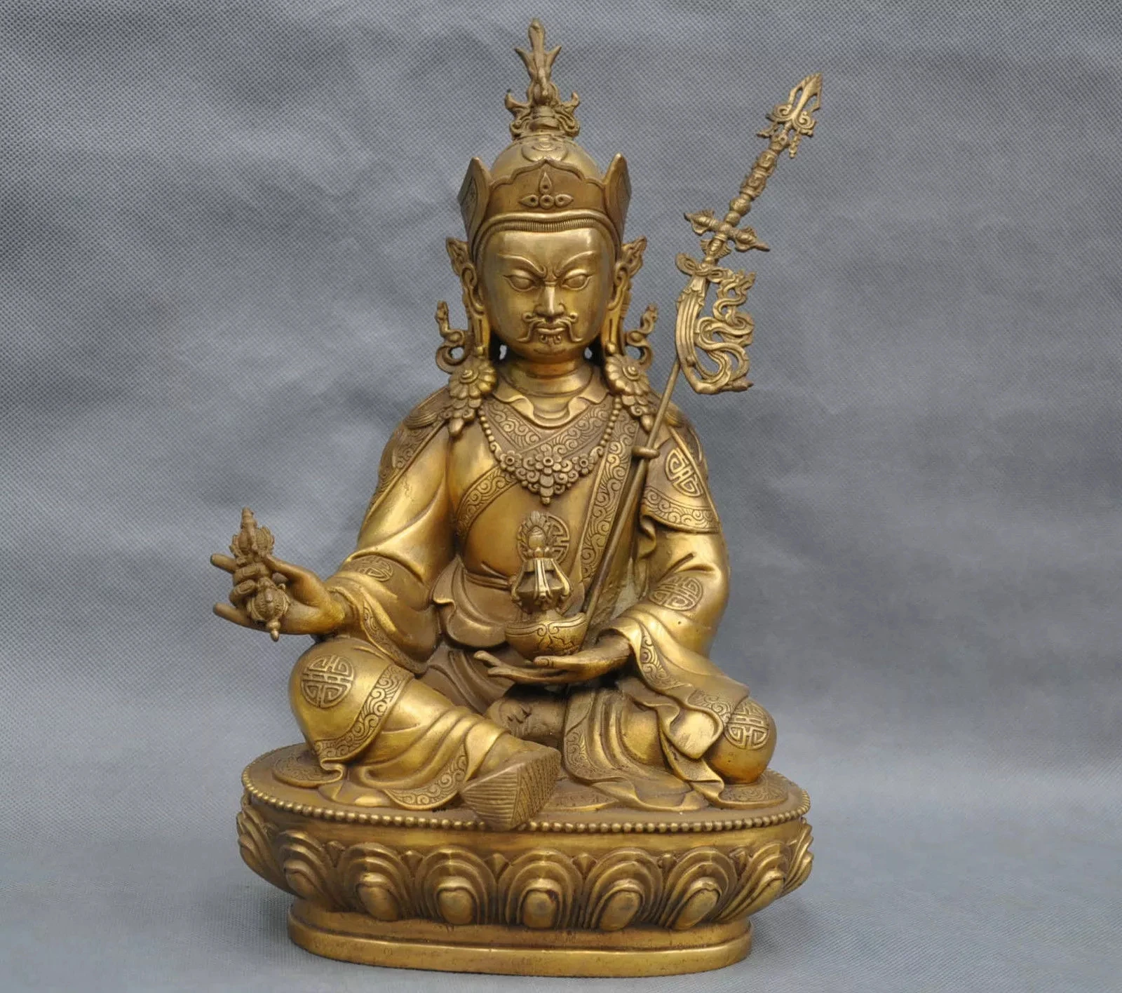 Imagine /1_uploads/217493-China-tibet-bronz-lotus-născut-statuie-a-lui-buddha_pictures.jpg