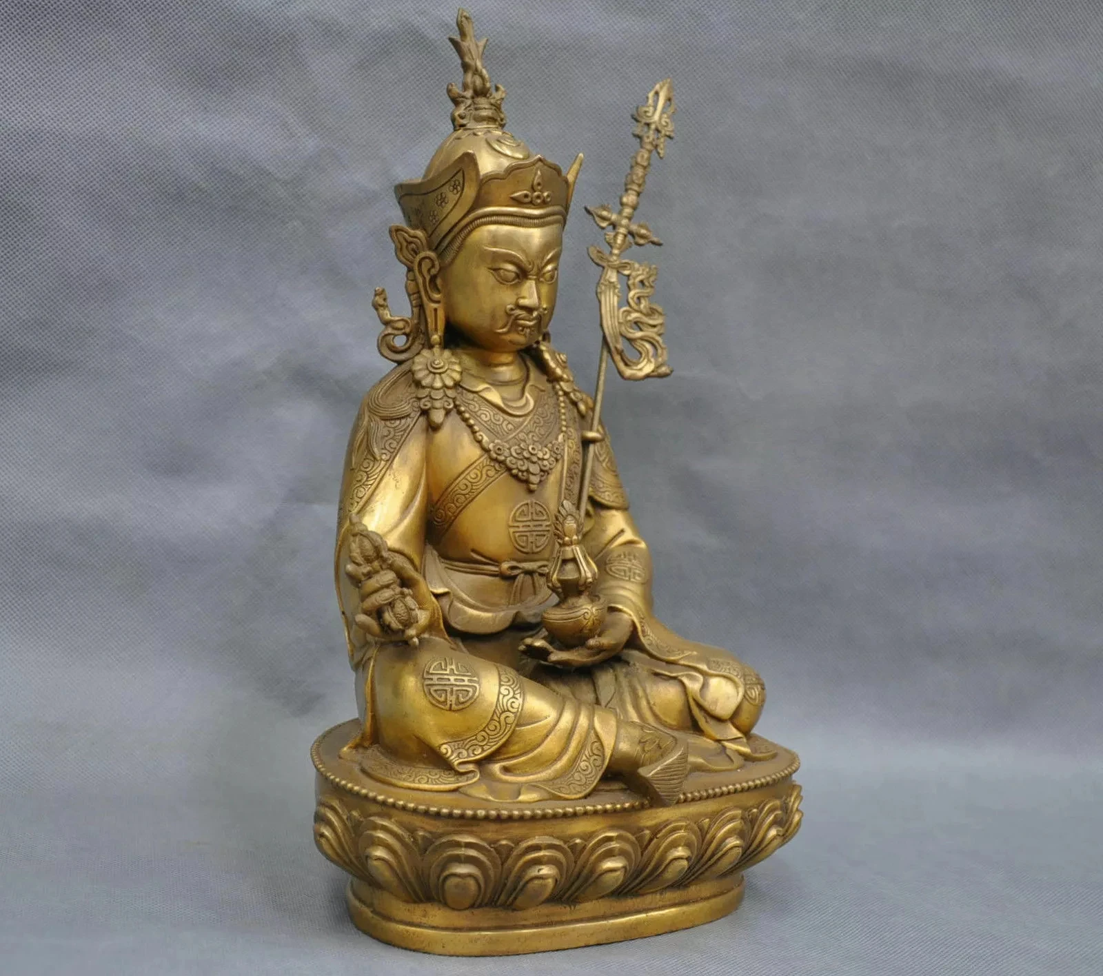 Imagine /3_uploads/217493-China-tibet-bronz-lotus-născut-statuie-a-lui-buddha_pictures.jpg